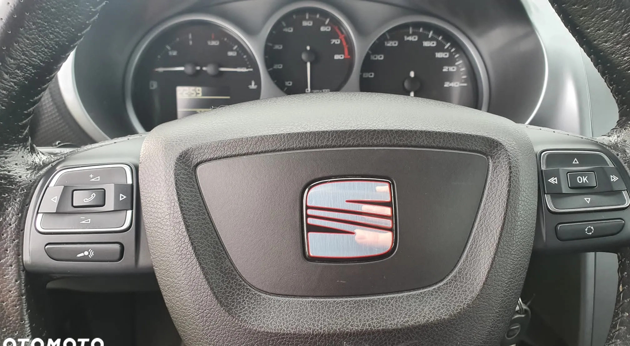 Seat Leon cena 18500 przebieg: 238425, rok produkcji 2010 z Przemków małe 106